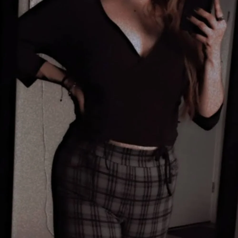 Jennifer Lopez Black Sheer Sleeve Blouse - Picture 2 of 5